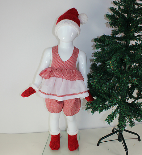 Ravelry: Toddler Santa Hat, Boots and Mittens pattern by Christine Grant