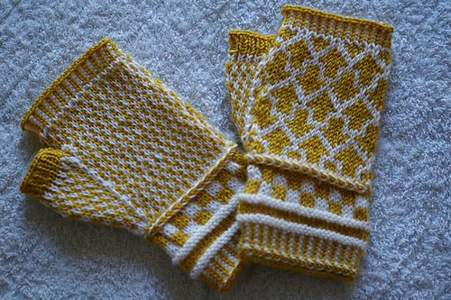 Arrow Fingerless Mitts photo 2