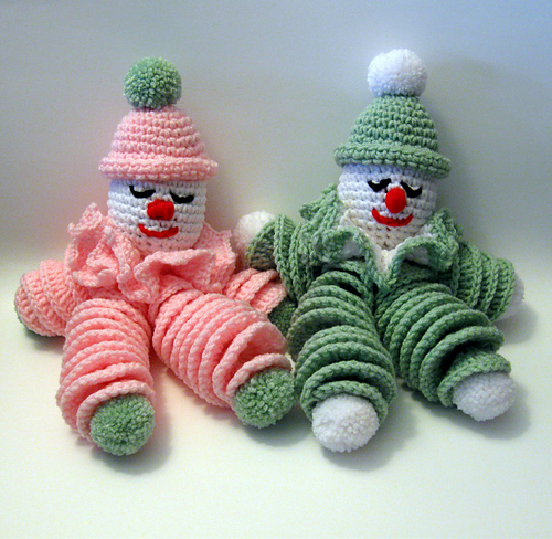 Clownie den strikkede klovemannen - Many Creative Gifts LLC