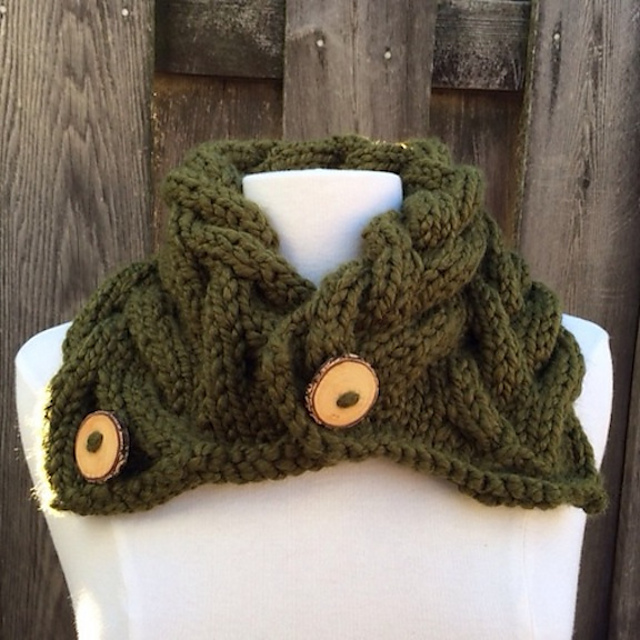 Ravelry Warm Waves Neck Warmer pattern by Fenn