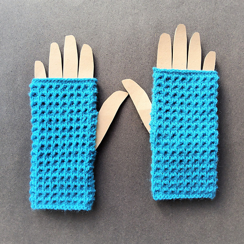 Ravelry ORLA Fingerless Mittens pattern by marianna mel