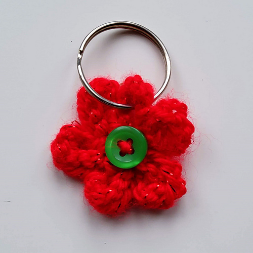 Ravelry: Knitted Flower Keyrings pattern by marianna mel