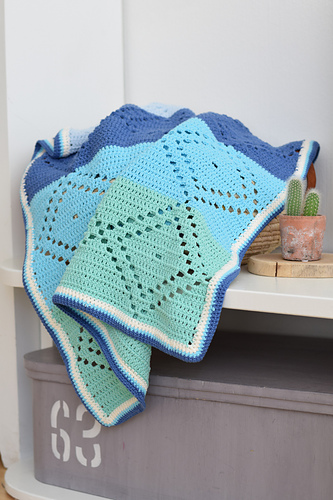 Diamond filet blanket photo 1