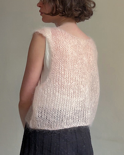 Size: S
Yarn: Ballerina Chunky Mohair 3509