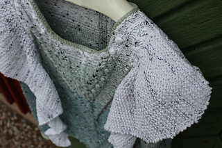 Ran out of Make it Tweed, so added just few black thread speckles on the ruffles... Looks ok for afar...