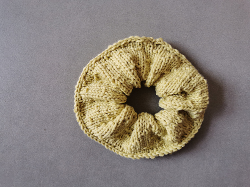 Knitted scrunchie / Scrunchie au tricot photo 6