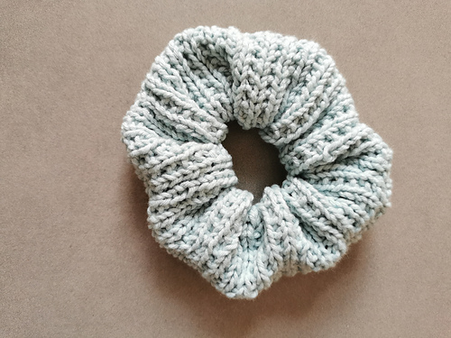 Knitted scrunchie / Scrunchie au tricot photo 5