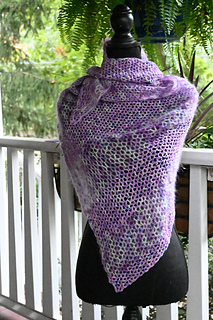 complementary colorways in different bases, that's what makes the difference in this pattern