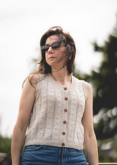 Button-down in BC Garn Bio Balance in Ivory with ribbing