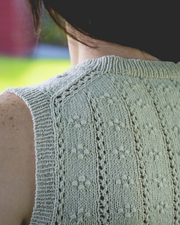 Button-down in BC Garn Bio Balance in Ivory with ribbing