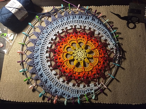 Sol og Måne-Mandala - bymekky87