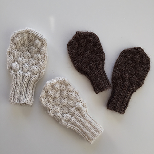 Bobblemellow lue og votter - Ann-Kristin Fugleberg