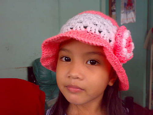 Girls Granny Hat w/ brim & flower photo 2