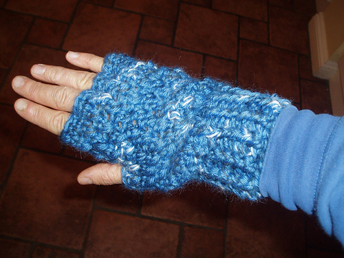 Kisses fingerless gloves photo 2