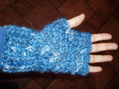 Kisses fingerless gloves photo 1