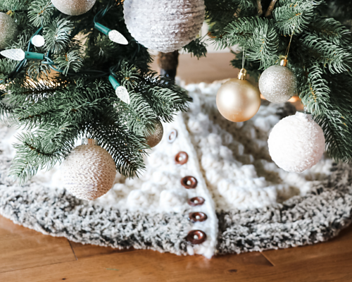 Ravelry: Buttons & Bobbles Tree Skirt pattern by MJ's Off The Hook Designs