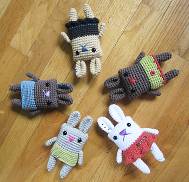 Ravelry: The Boxy Skirt Bunny pattern 