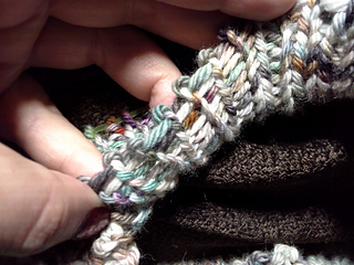 Close up of the provisional cast-on edge after the cast-on tail was pulled out.