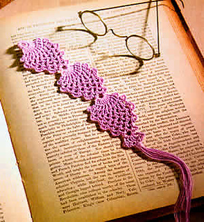 Ravelry: Pretty Pineapples Bookmark pattern by Dionne Barratt