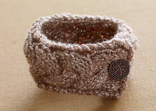 Glittering Knit Bracelet photo 1