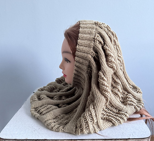 Ravelry: Ribbed Snood pattern by Eva L