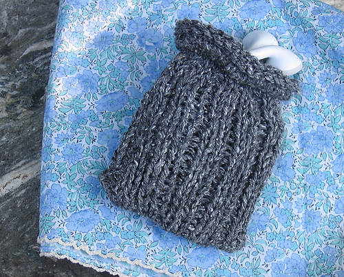 Ravelry: Little treasure pouch pattern by Kendra Nitta