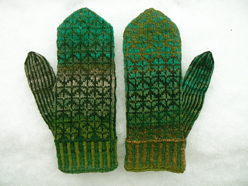 Smaragdi Mittens photo 1