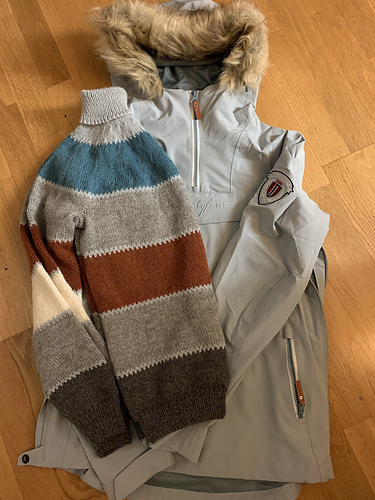 Twentyfour-genser m/rundfelling - Monica Bakke