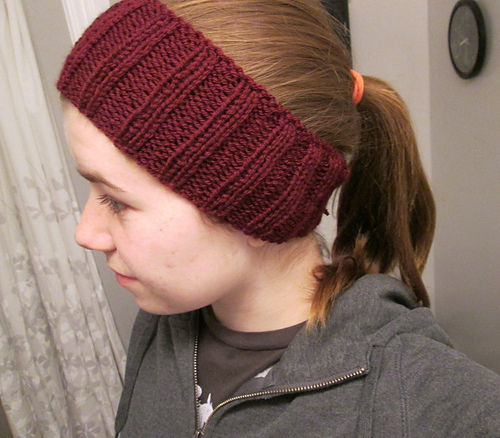 Quick Gifts 1: Ponytail Beanie photo 2