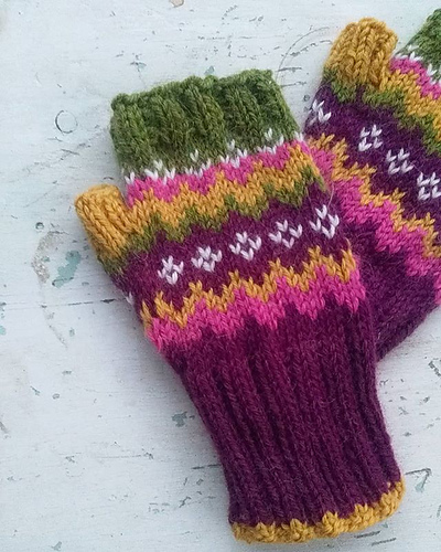 182-24 b Nanette Wrist warmers photo 2