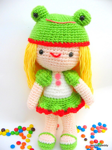 amigurumi frog girl with hat photo 2