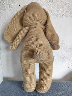 Version officielle des Lapins de Namaloue, crochetée dans la douceur de mon atelier. Vue arrière
