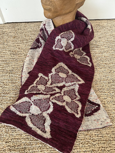 Trefoil Scarf