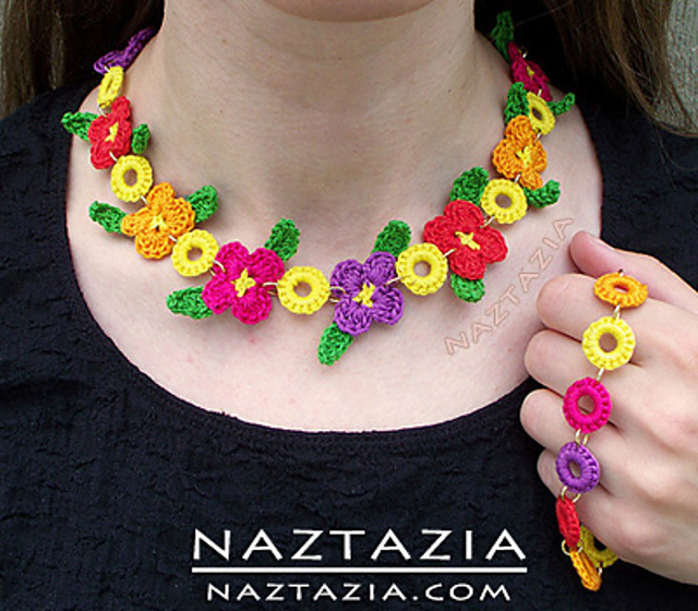 Ravelry naztazia's Crochet Flower Necklace and Bracelet