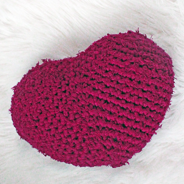 Ravelry Chunky Heart Shaped Pillow Pattern By Sarah Ruane