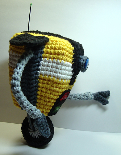 Borderlands - Claptrap (CL4P-T4P Steward Bot) Amigurumi photo 2