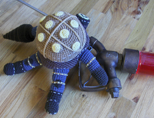 Bioshock 2 - Amigurumi Reproduction of Bouncer Big Daddy Doll found in Pauper's Drop and Persephone photo 4