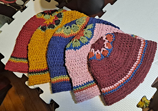 5 sizes, made with [Berroco] Remix Chunky(/yarns/brands/berroco). 