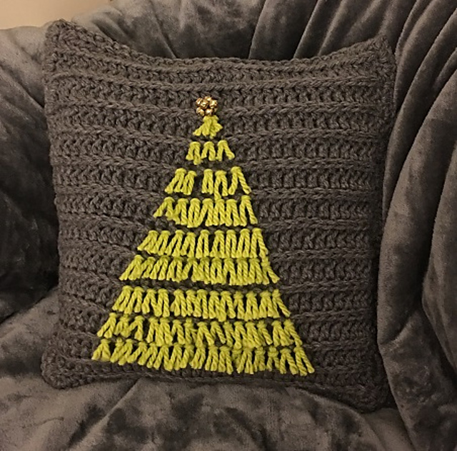 Ravelry Christmas Tree Throw Pillow pattern by Bina Alper