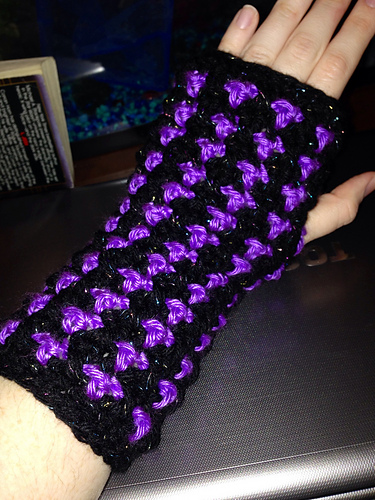 Birds of a Feather Fingerless Gloves photo 4