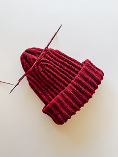 Summit 4+2 in Catskill Merino Lace in Tibetan Red, size C, WIP: crown finishing