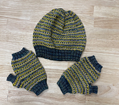 Large hat and mitts meant to fit the average woman