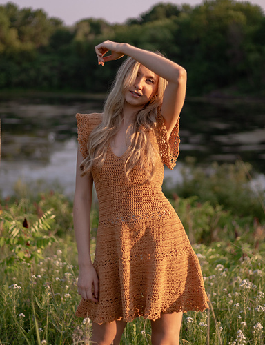 Gulltimens Solkjole - Kaitlin Barthold