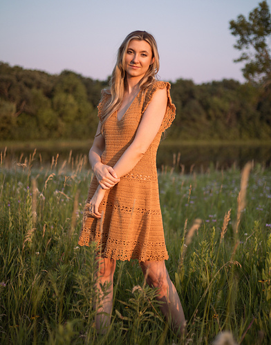 Gulltimens Solkjole - Kaitlin Barthold