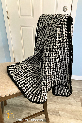 Monochrome Houndstooth Throw