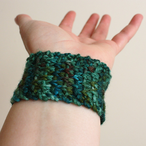Ravelry Point de Linge / Linen Knit Wrist Cuff pattern by Brenda Lavell