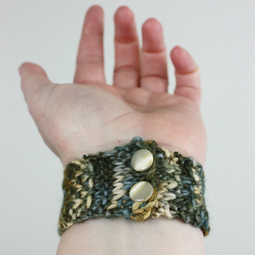 Ravelry Point de Linge / Linen Knit Wrist Cuff pattern by Brenda Lavell