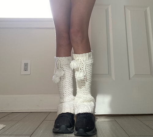 Snøfylt Flare Leggvarmere med Pom Poms - Piper Davis