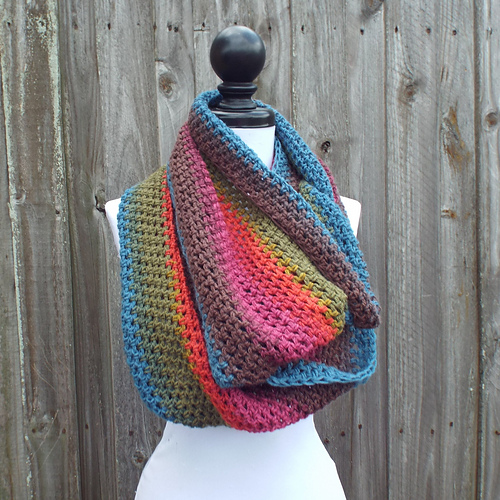 Ravelry Sugar Shack Infinity Scarf pattern by While They Dream