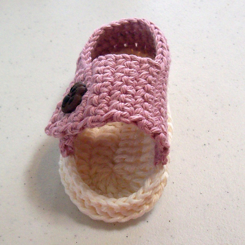 Ravelry Japanesestyle House Slippers for Baby pattern by Pam Daley
